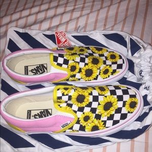 Brand new, never worn custom vans size 8.5 women